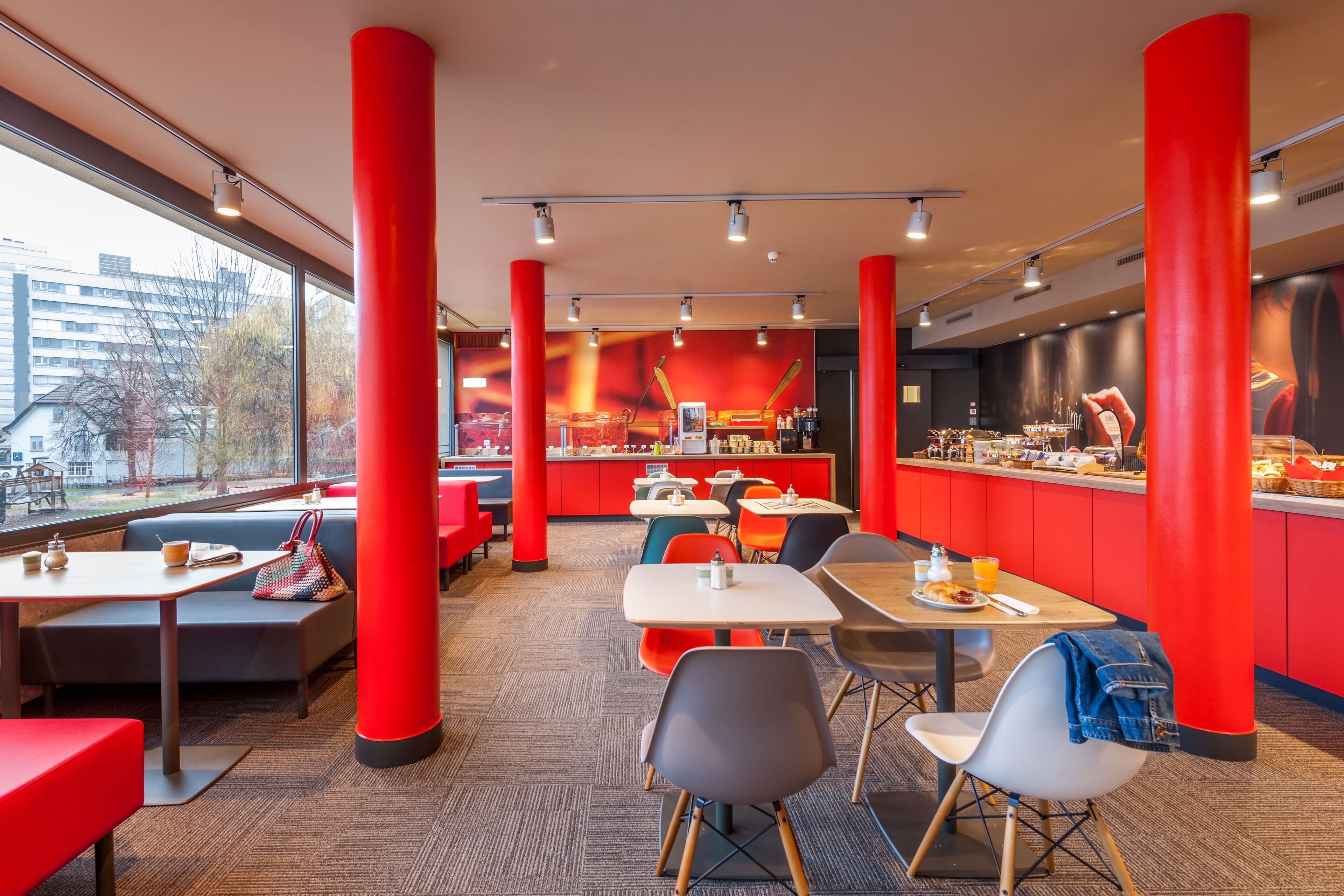 Tägliches Frühstücksbuffet (18 EUR pro Person)