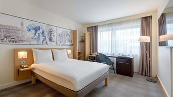 Standard Room, 1 Single Bed (Accessible) | Hypo-allergenic bedding, in-room safe, desk, blackout curtains