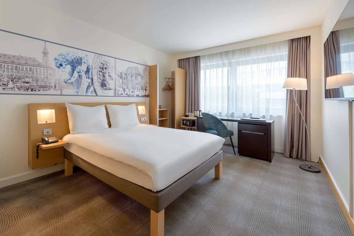 Standard Room, 1 Double Bed with Sofa bed, Accessible