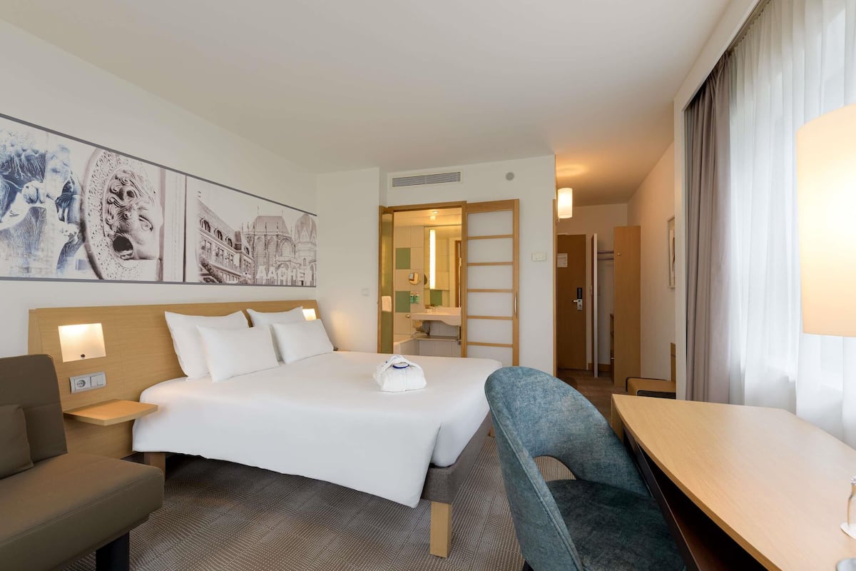 Executive Room, 1 Double Bed with Sofa bed