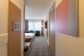 Habitación estándar, 1 cama individual (Accessible) | Ropa de cama hipoalergénica, caja fuerte, escritorio y cortinas opacas