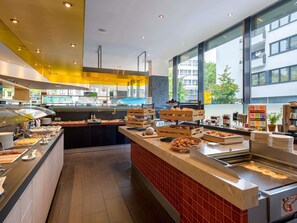 Frokostbuffé hver dag (mot et tillegg)