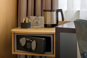 Standardzimmer, 1 Einzelbett (Accessible) | Allergikerbettwaren, Zimmersafe, Schreibtisch, Verdunkelungsvorhänge