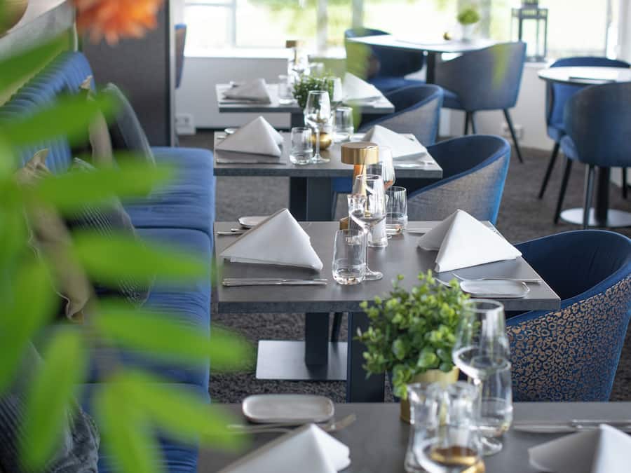 Frokost, lunsj og middag serveres, lokale retter