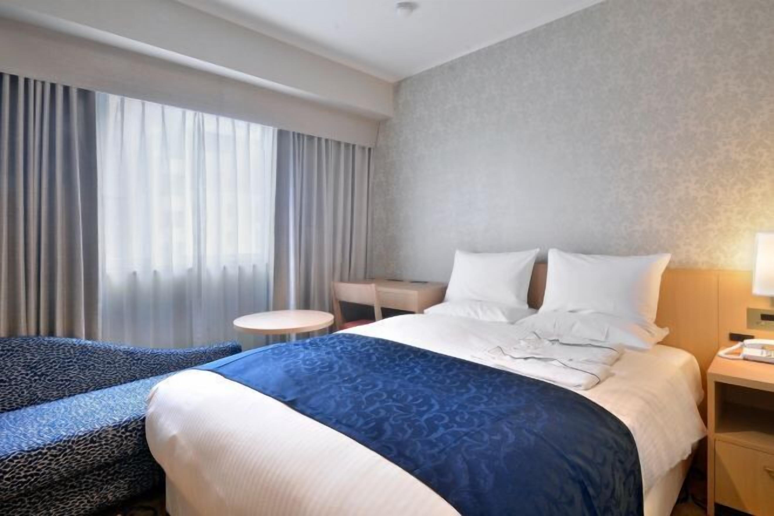 Roupas de cama premium, edredons de pluma, cofres nos quartos