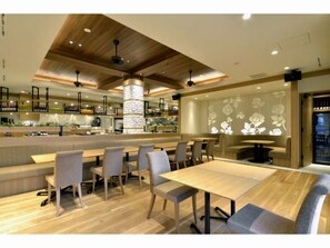 2 restaurants servant le petit déjeuner, spécialités Cuisine italienne