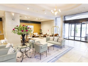 Coin salon dans le hall