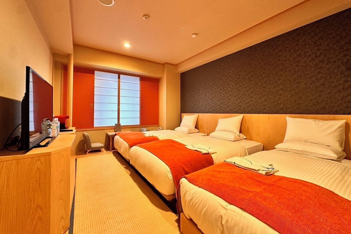 ห้องทราดิชันนัลทริปเปิล, ปลอดบุหรี่, อาคารเสริม (Japanese Style) | เครื่องนอนระดับพรีเมียม, ผ้านวมขนเป็ด, ตู้นิรภัยในห้องพัก, ผ้าม่านกันแสง