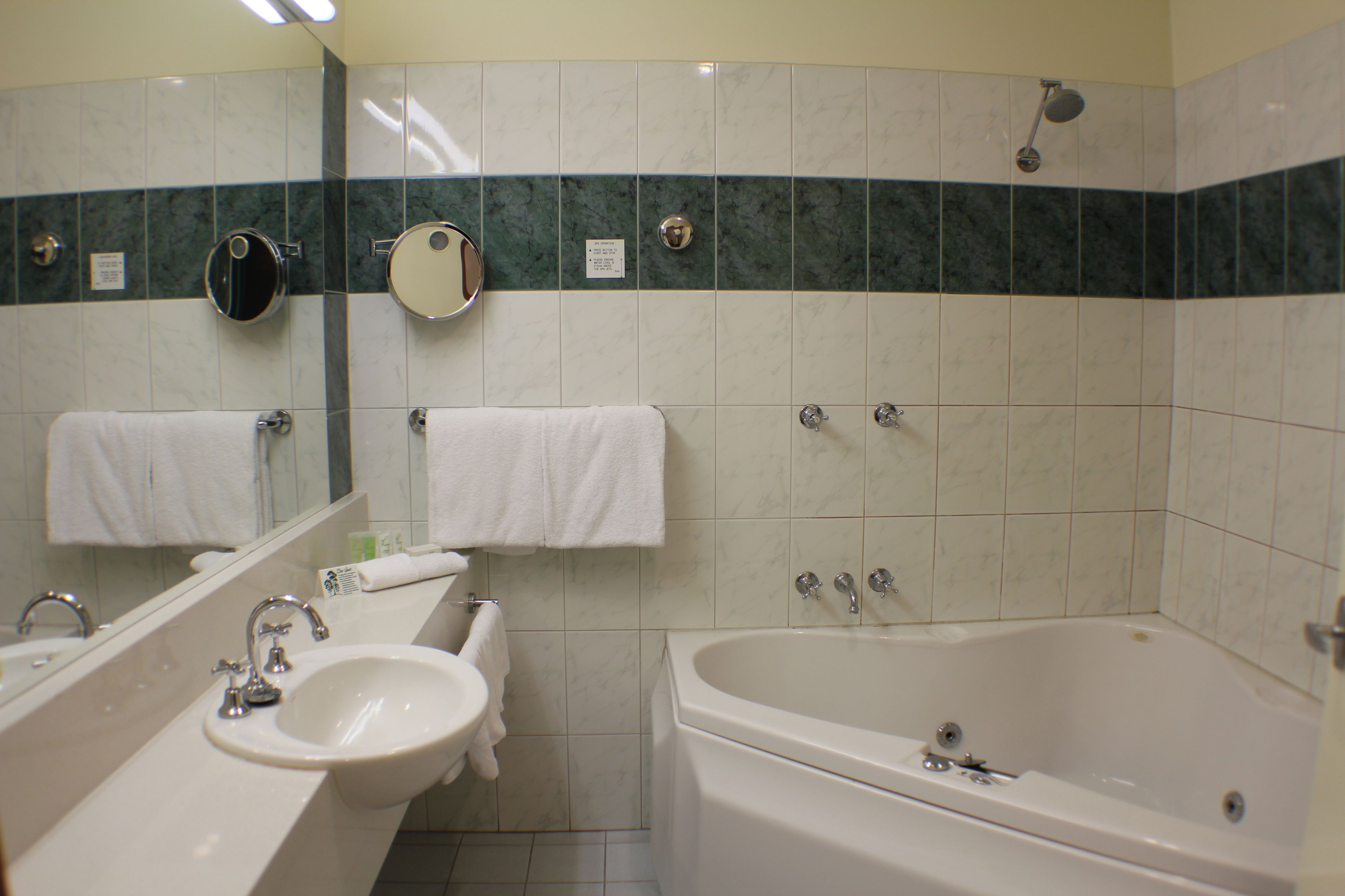 standard room | bathroom | free toiletries, hair dryer, towels, soap