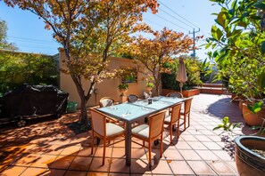 Frühstück, Mittagessen, Abendessen, lokale Küche, Speisen im Freien 