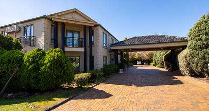 Gateway on Monash Boutique Hotel