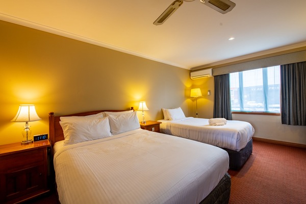 Comfort Twin Room | Desk, iron/ironing board, WiFi (free), alarm clocks