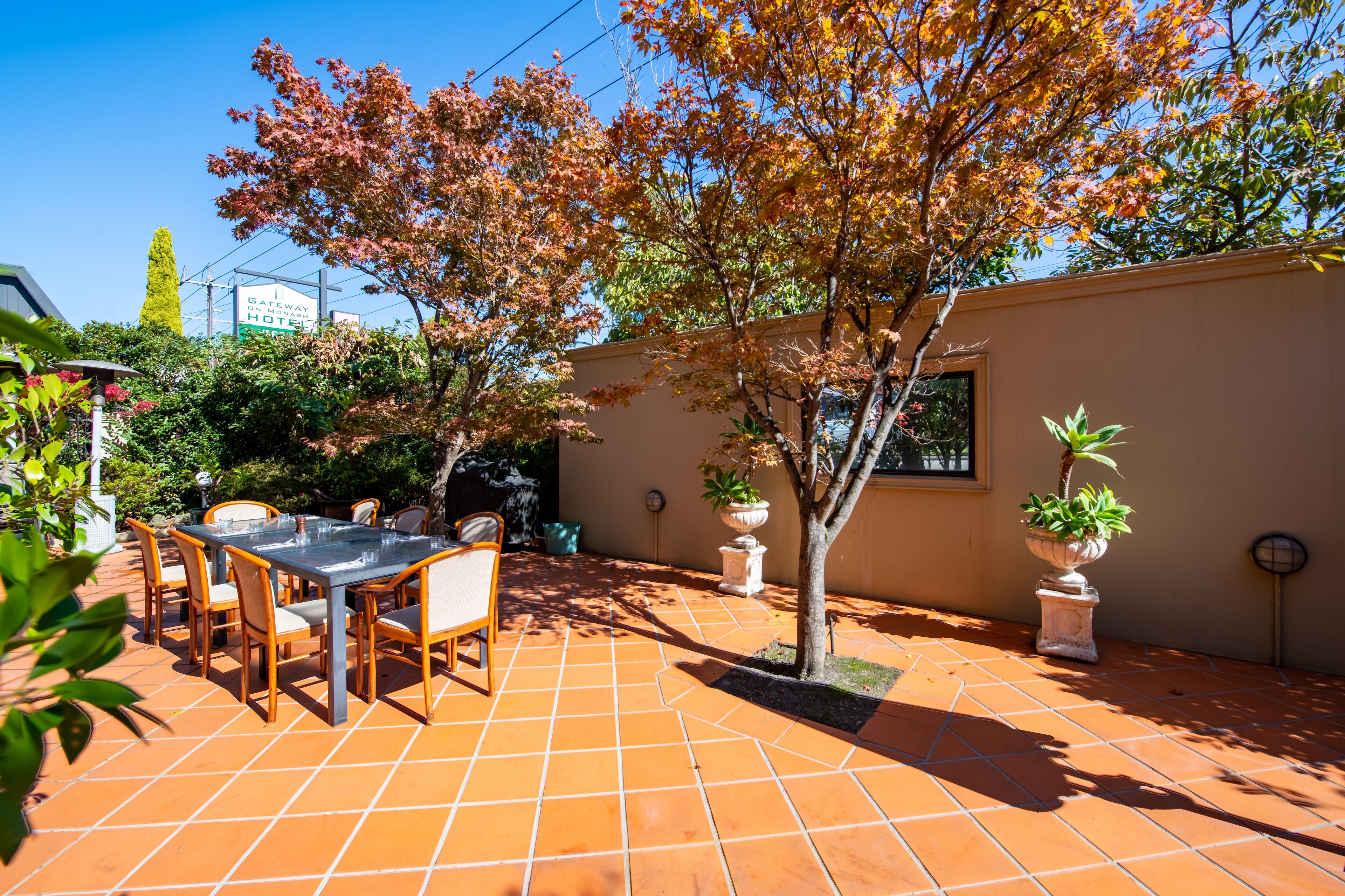 breakfast, lunch, dinner served; local cuisine, al fresco dining