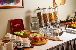 Daily full breakfast for a fee - Gateway on Monash Boutique Hotel (Notting Hill)