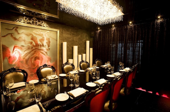 Breakfast, lunch, dinner served; Modern European cuisine