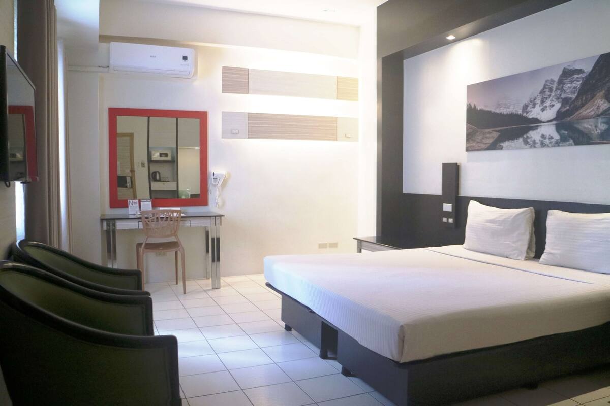 Basic Room (1 Bed) | Peti besi dalam bilik, Wi-fi percuma, cadar katil 