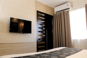 In-room safe, free WiFi, bed sheets - Executive Hotel (Manila)