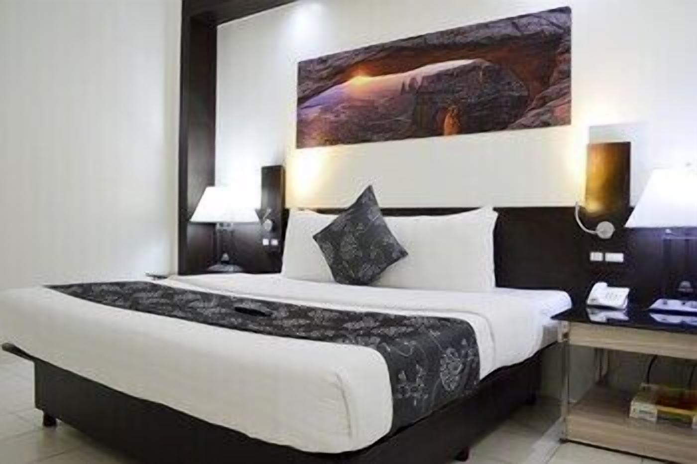 In-room safe, free WiFi, bed sheets