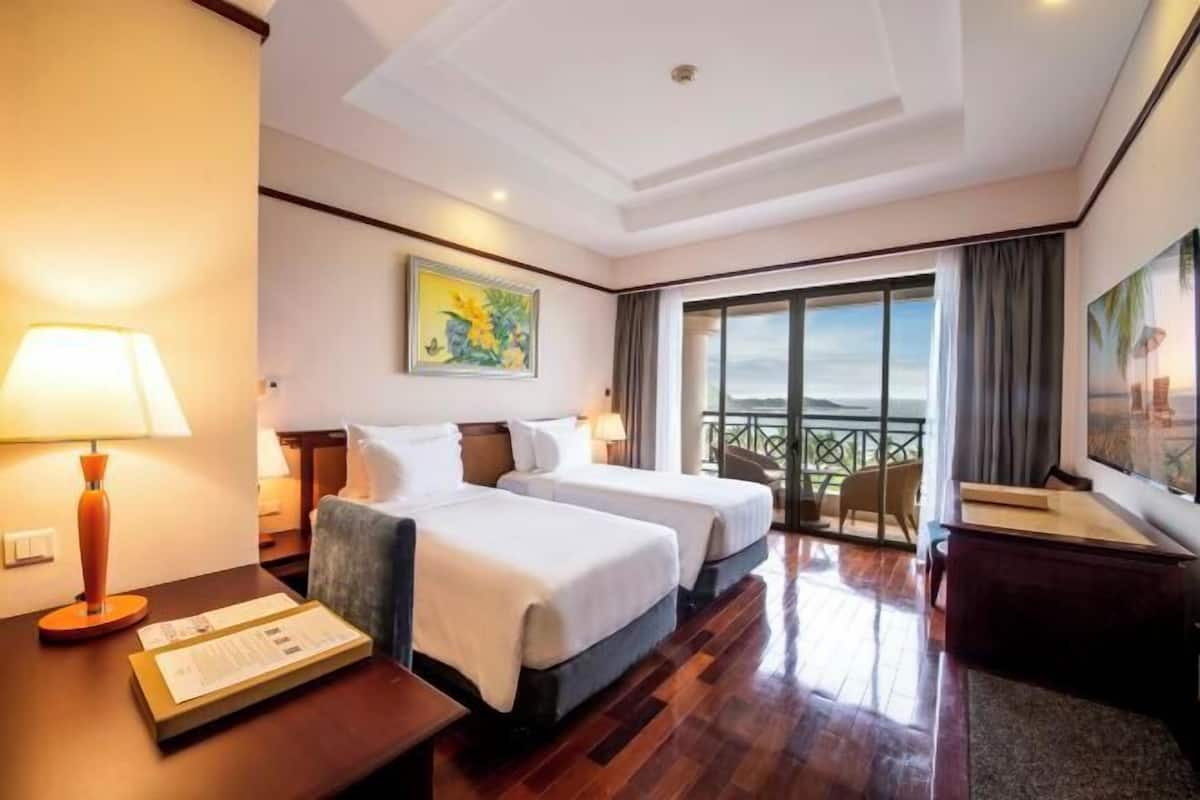 Minibar, in-room safe, desk, blackout curtains