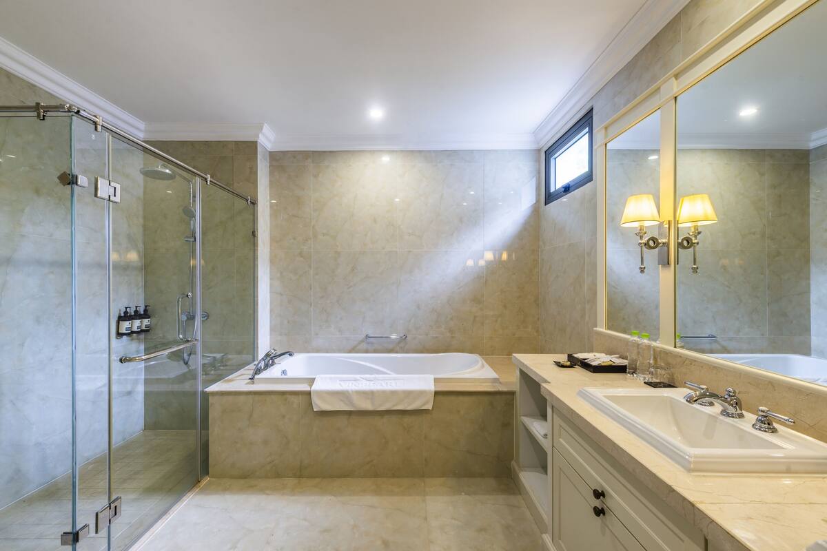 separate bathtub and shower, free toiletries, hair dryer, bathrobes