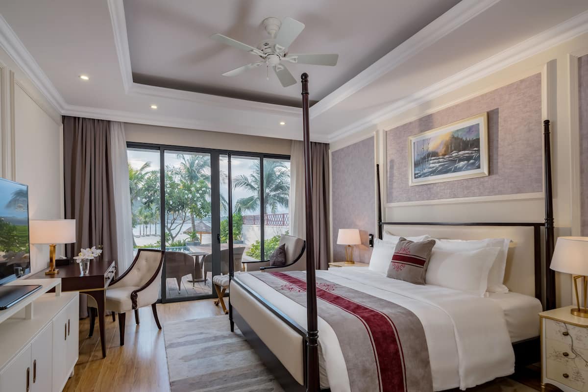 Minibar, in-room safe, desk, blackout curtains