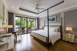 Minibar, in-room safe, desk, blackout curtains - Vinpearl Resort Nha Trang  (Nha Trang)