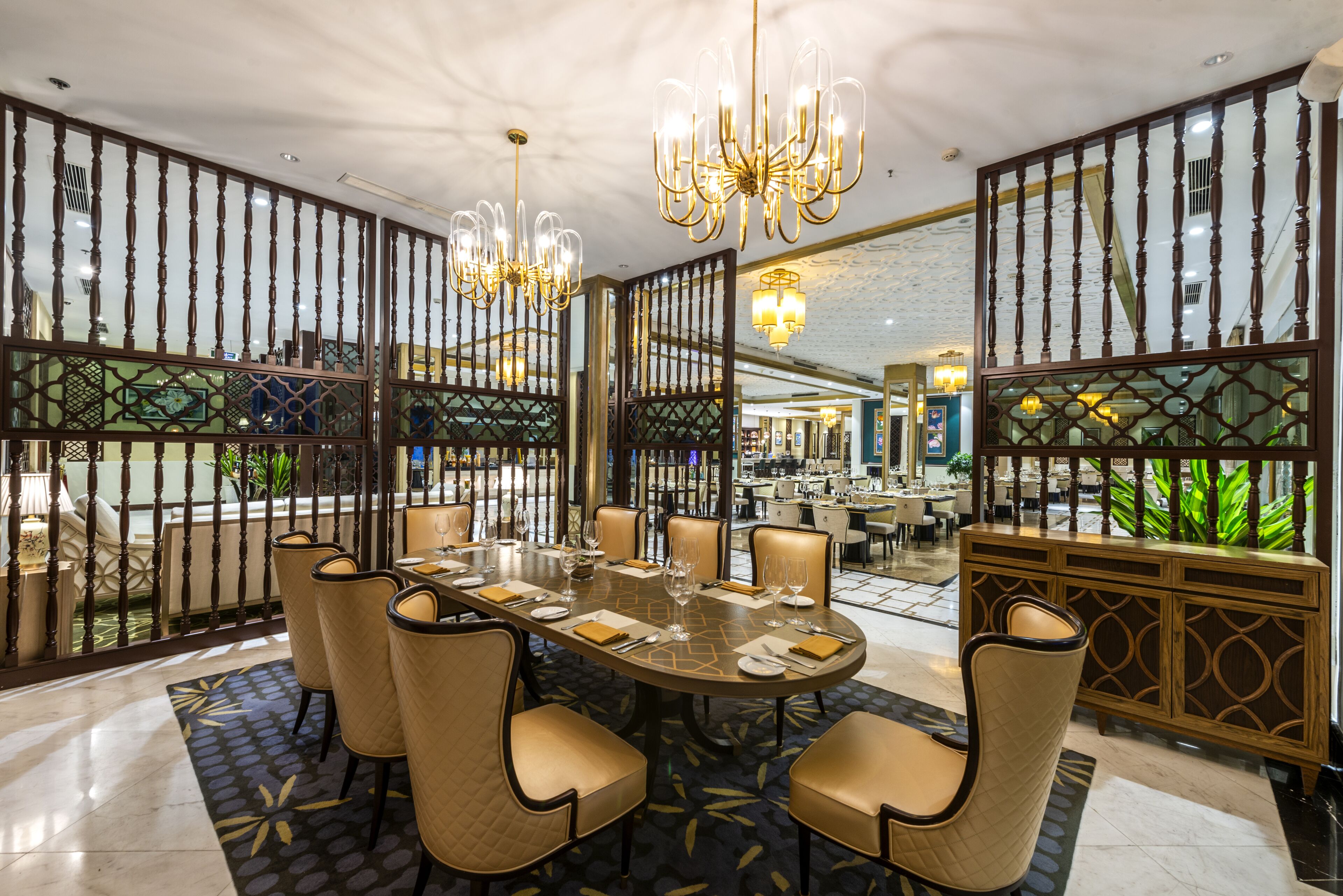 4 restaurants, breakfast, lunch, dinner served; international cuisine