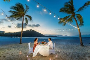 4 restaurants, breakfast, lunch, dinner served; international cuisine - Vinpearl Resort Nha Trang  (Nha Trang)