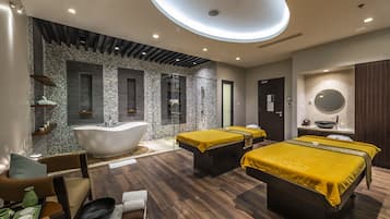 Sauna, bain Ă remous, hammam, enveloppements corporels