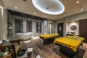 Sauna, Whirlpool, Dampfbad, Ganzkörperwickelbehandlung, Körperpeelings