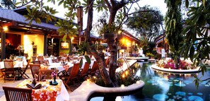 Breakfast, lunch and dinner served - Karona Resort & Spa (Karon)