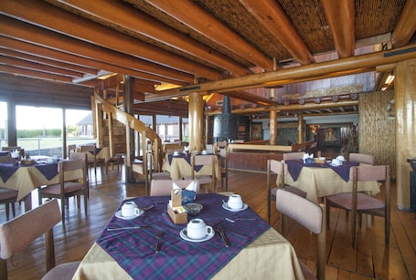 Regional cuisine, ocean views . Hotel Panamericana Ancud