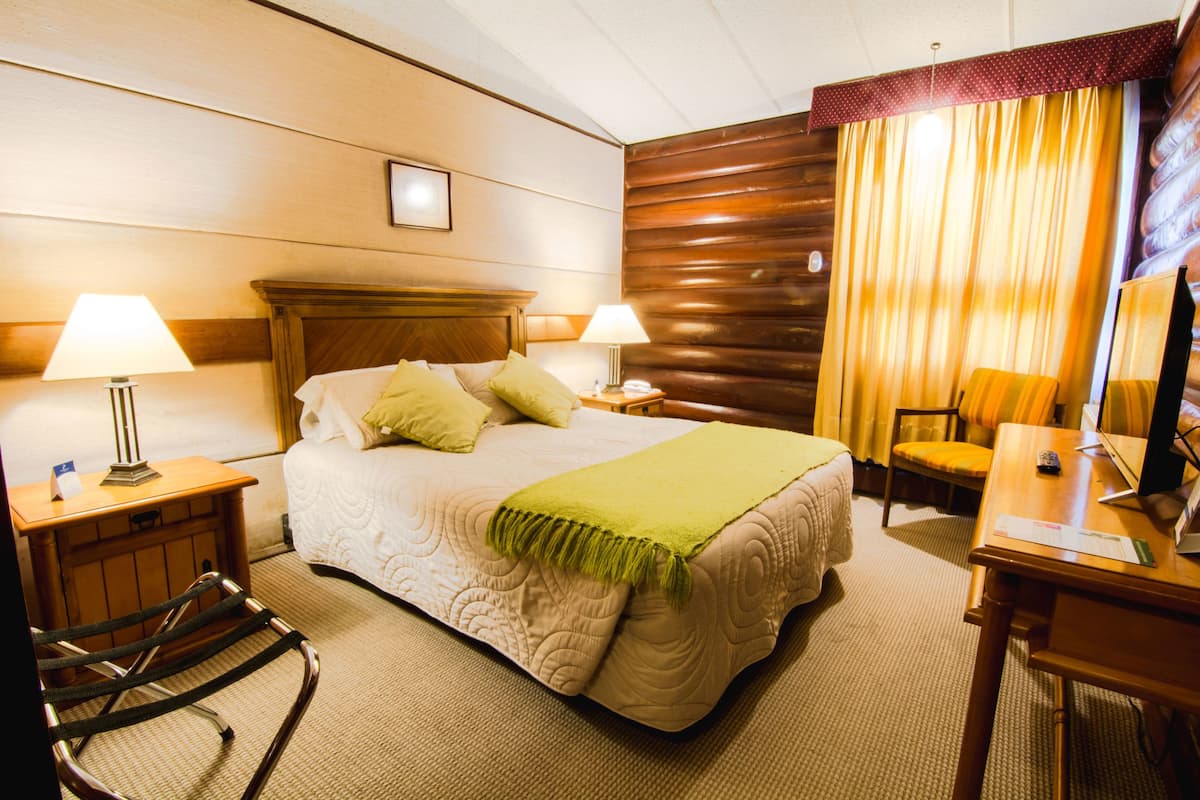 double room, 1 double bed | free wifi, bed sheets, alarm clocks