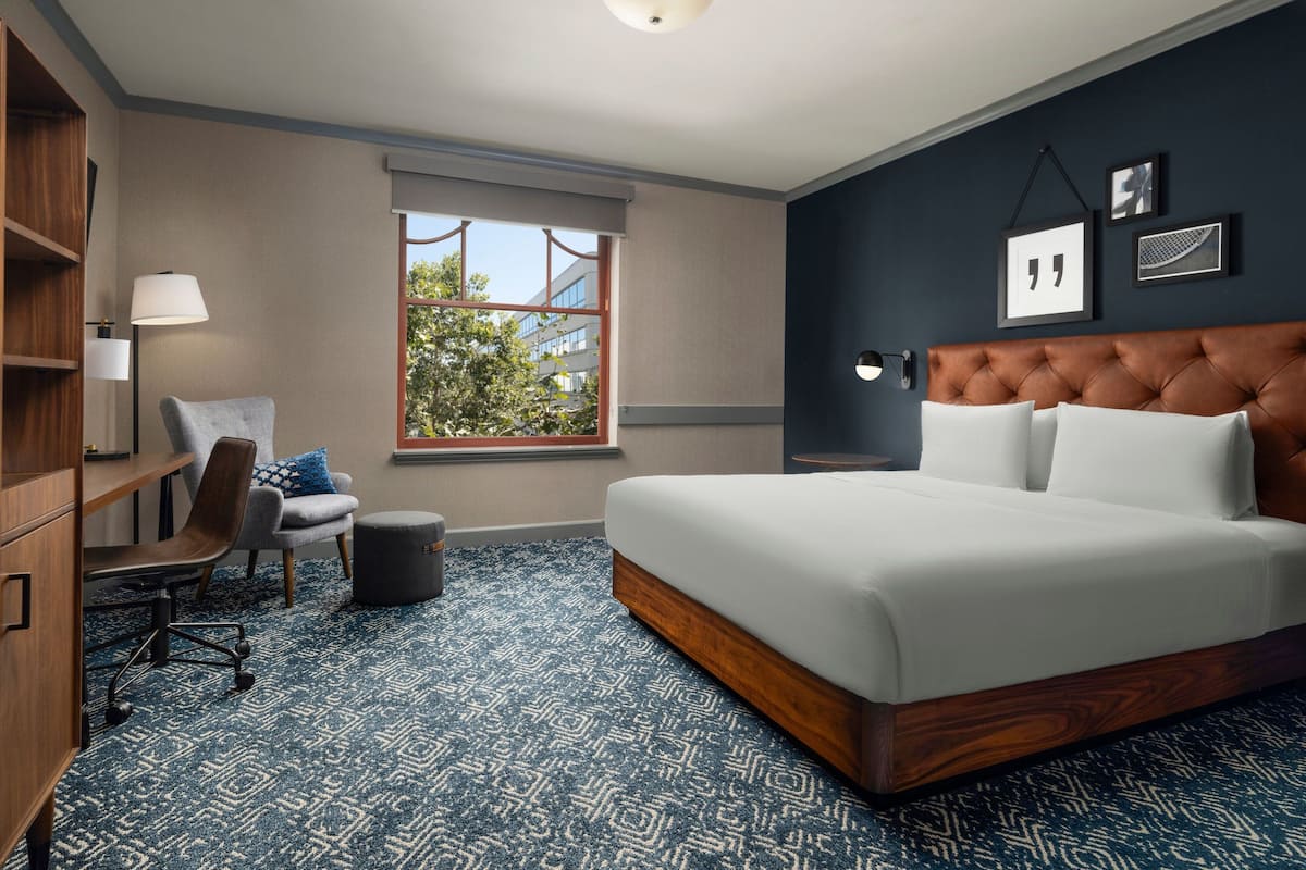 Hypo-allergenic bedding, in-room safe, desk, blackout drapes