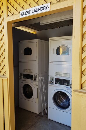 Laundry room - Urangan Motor Inn (Urangan)