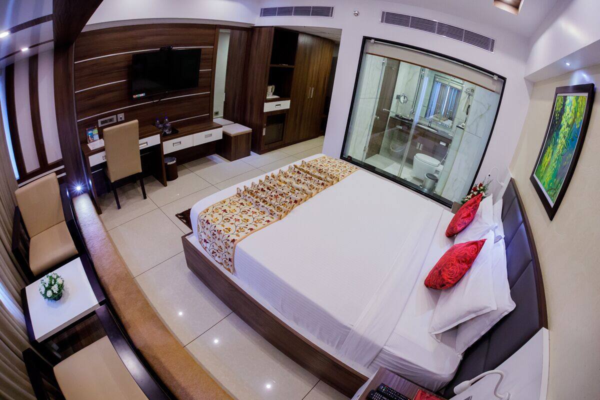 Premium bedding, minibar, in-room safe, desk
