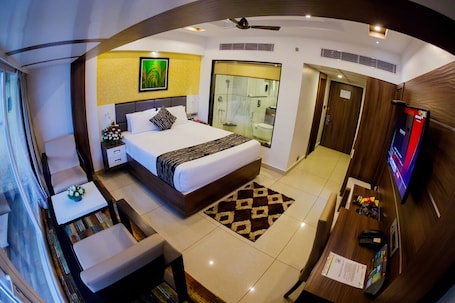 1 habitación, ropa de cama de alta calidad y minibar . The Renai Cochin