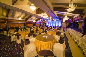 Banquet hall - The Renai Cochin (Kanayannur)