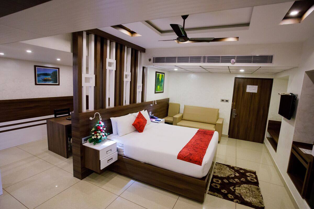 Premium bedding, minibar, in-room safe, desk