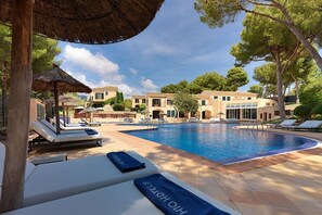 Indoor pool, 2 outdoor pools, open 10:00 AM to 6:30 PM, sun loungers - Punta Negra Boutique Hotel (Calvia)