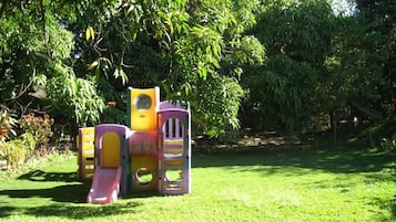 Área de juegos infantiles al aire libre