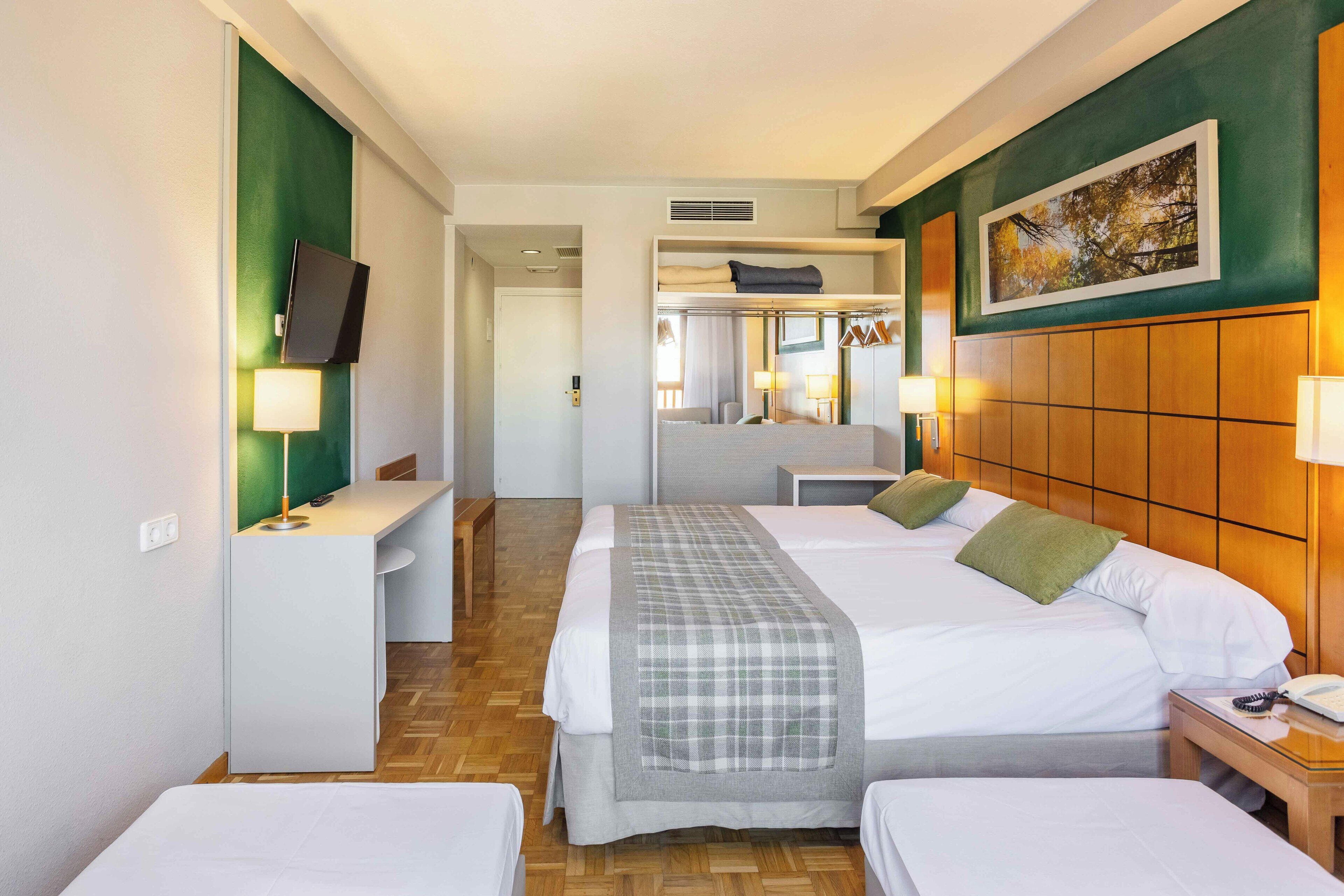 quadruple room (2 adults + 2 children) | 1 bedroom, free wifi, bed sheets