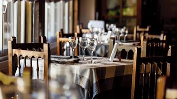 S'hi serveixen plats de cuina italiana