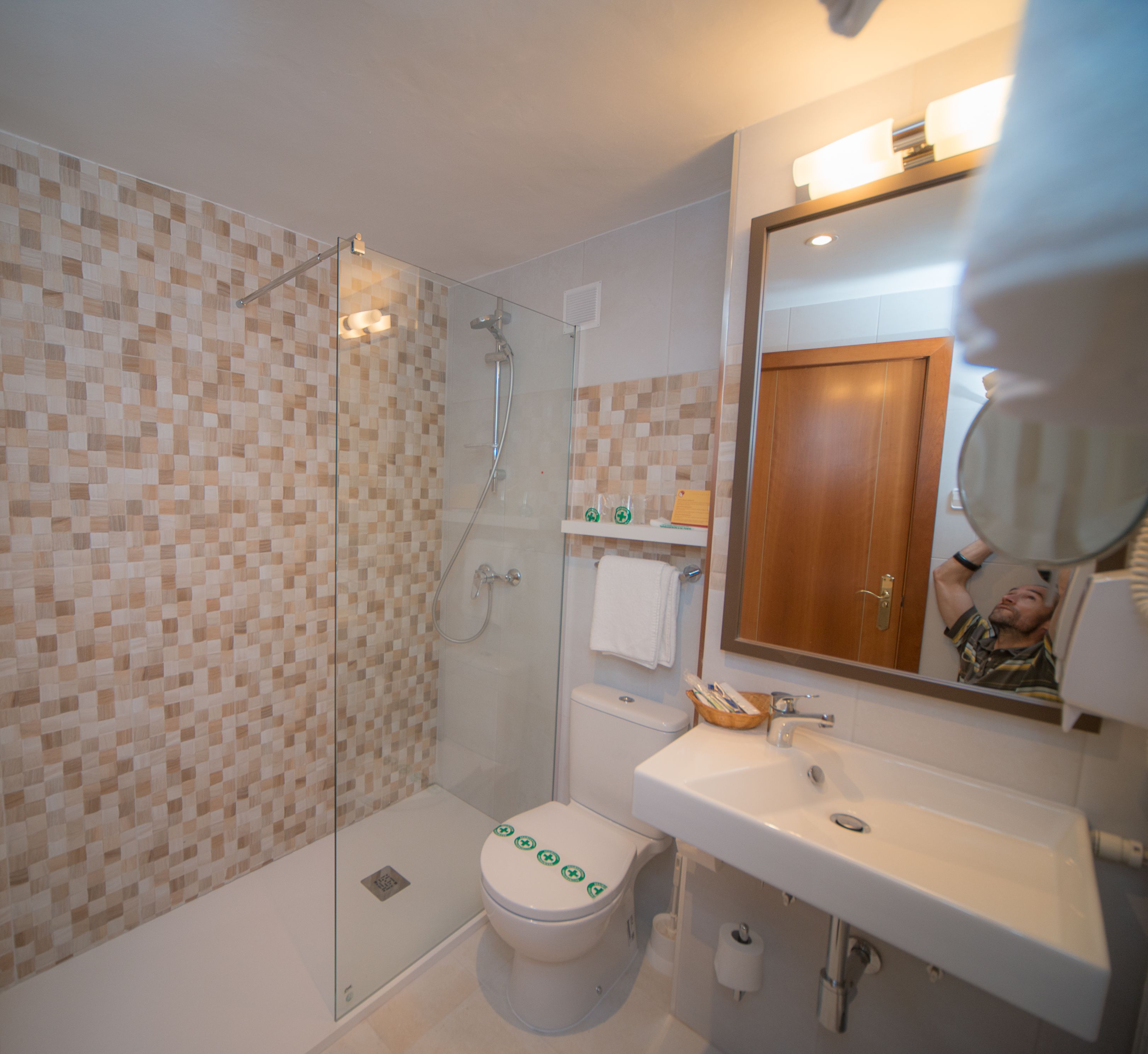 classic single room | bathroom | hair dryer, towels