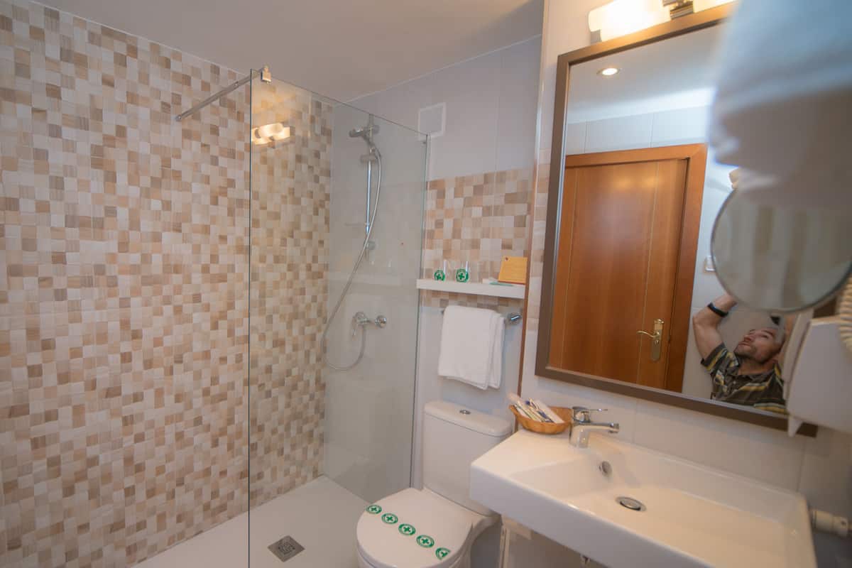 classic single room | bathroom | hair dryer, towels