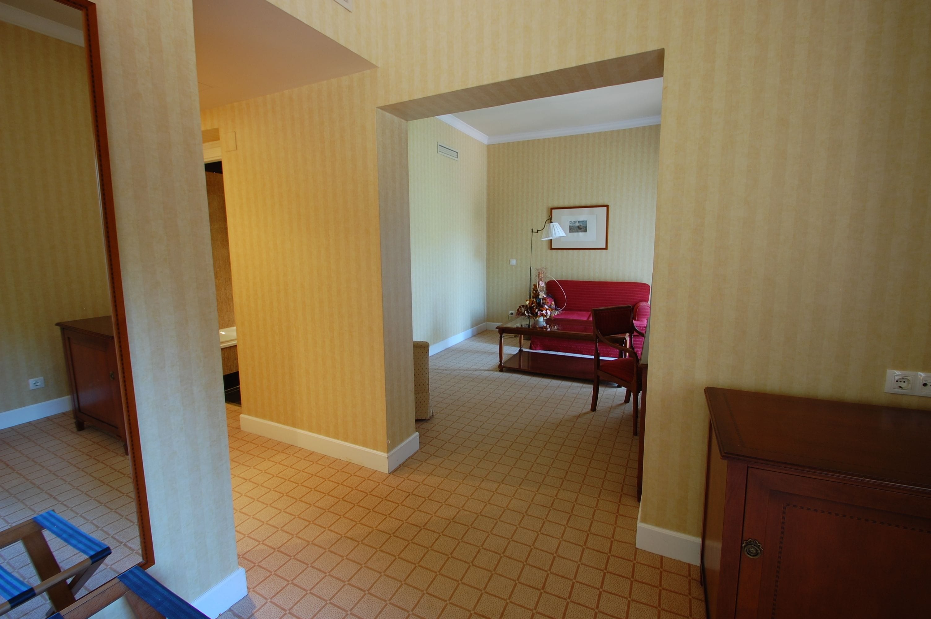 junior suite | living area | tv