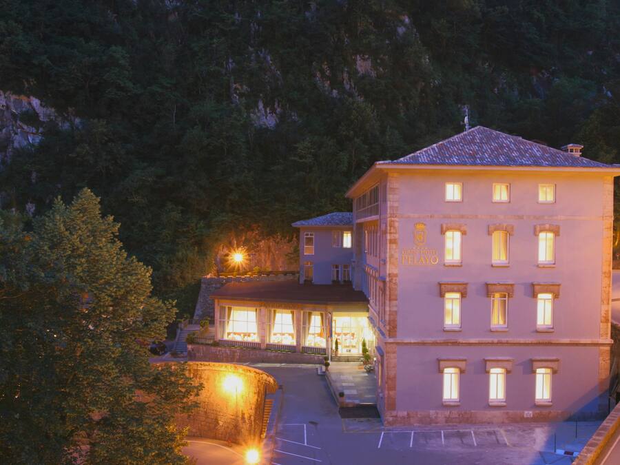 Fassade der Unterkunft – Abend/Nacht