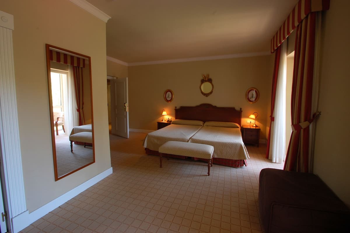 minibar, in-room safe, desk, blackout curtains