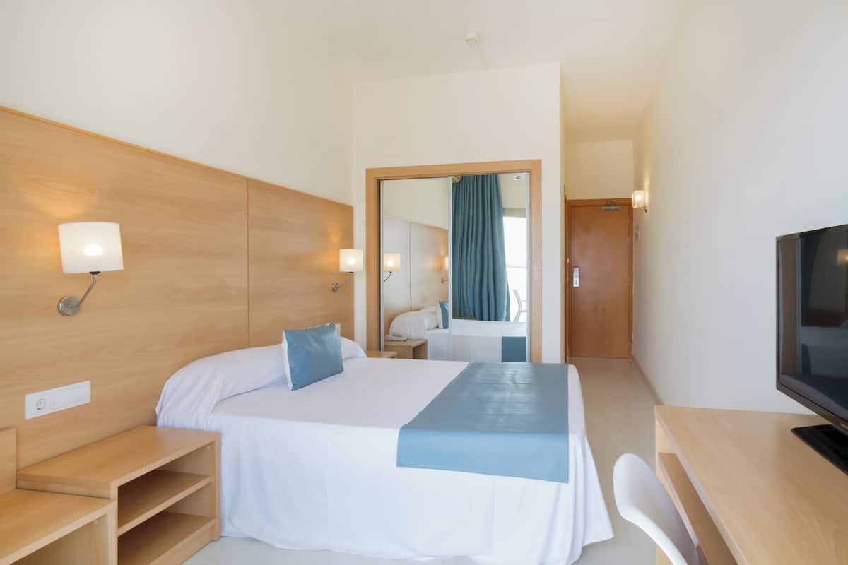 In-room safe, desk, blackout drapes, WiFi (free)