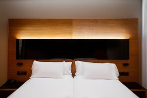 1 bedroom, minibar, in-room safe, desk - HQ La Galería Hotel (Alfoz de Quintanaduenas)